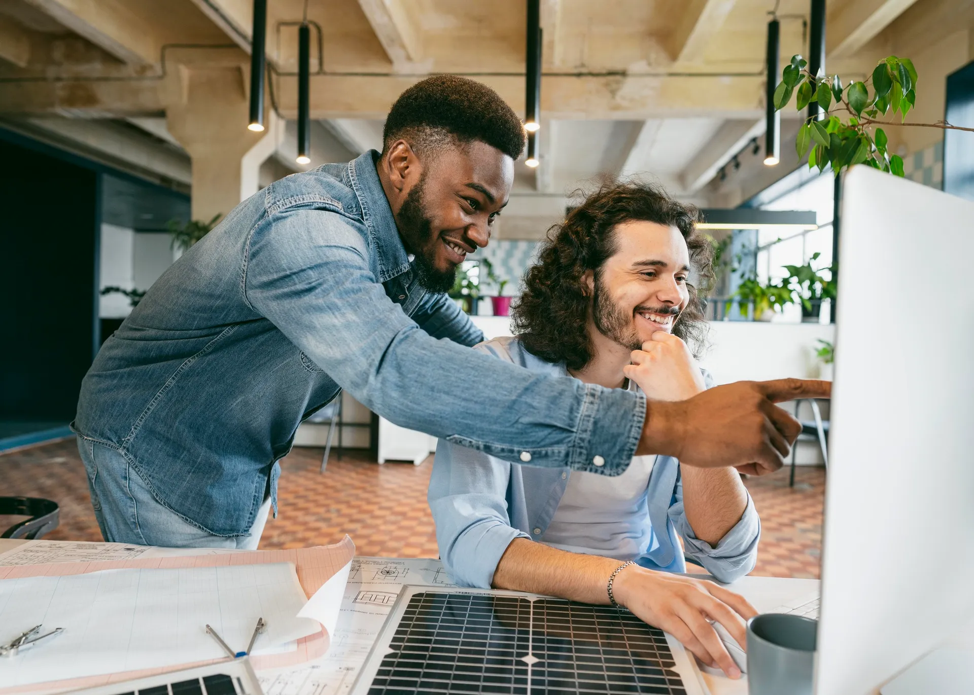 Colaboradores usando o WiseDesk